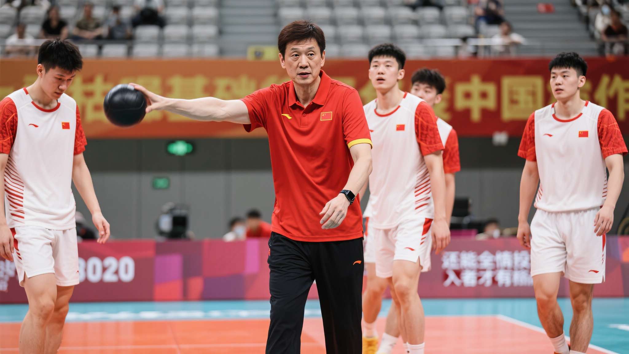 实际上，中国男队一直强调内部竞争机制，并寄望所有成员随时扮演双重甚至多重职责。一